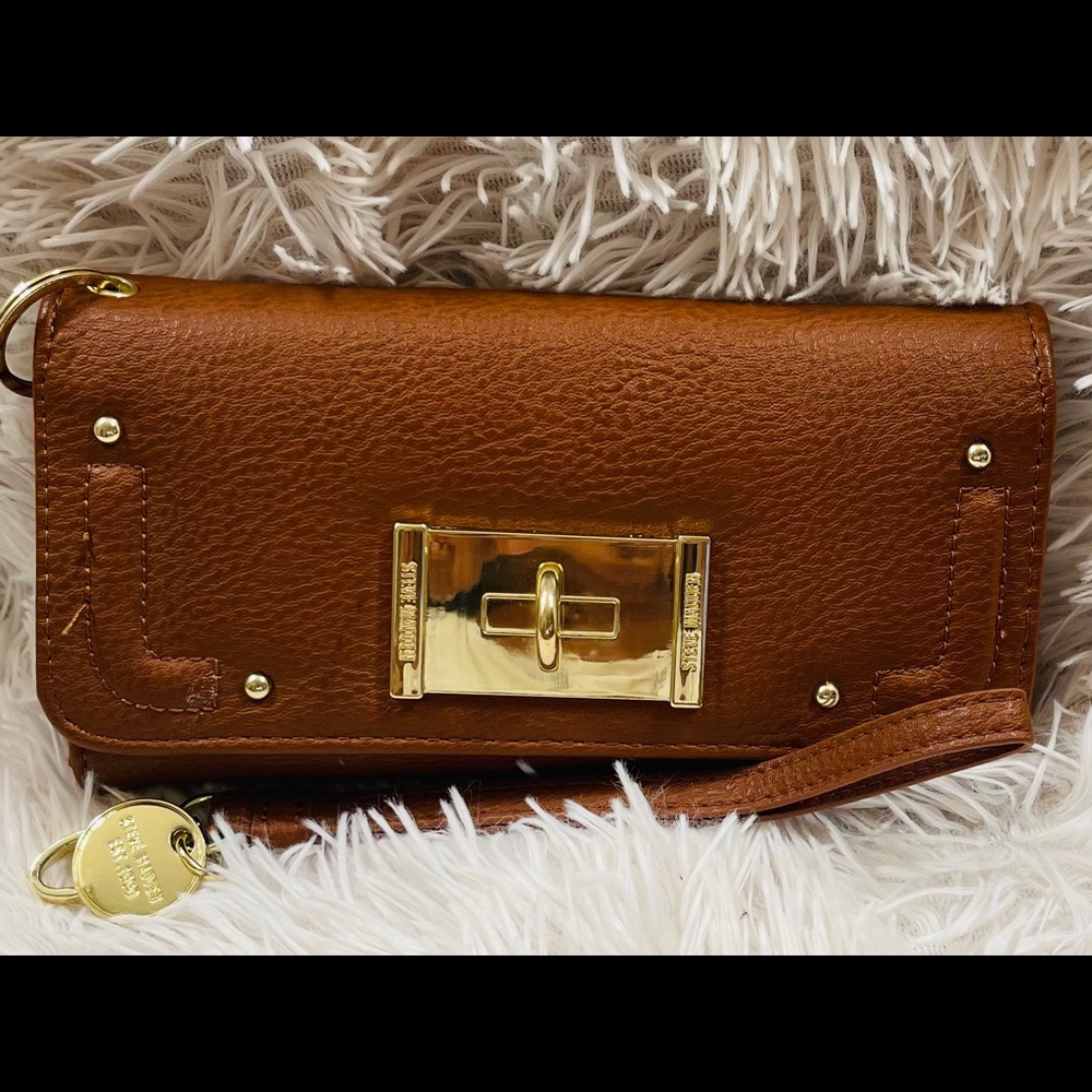 Steve Madden phone wristlet